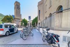 Bahnhof Bozen: Zugangsrampe Eingang Taxistand